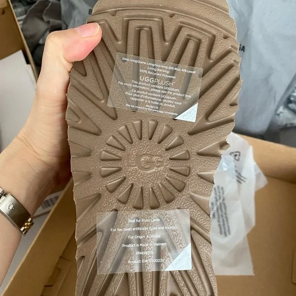 Ugg Neumel Logo Platform Chelsea booties in a size 6. Guaranteed authentic! - Picture 7 of 15